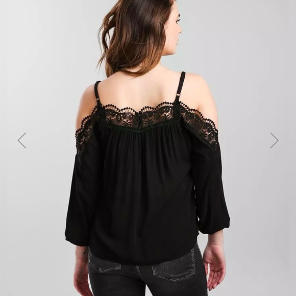 Daytrip Black Crochet Trim Cold Shoulder Shirt - Size: XS - Picture 2 of 9